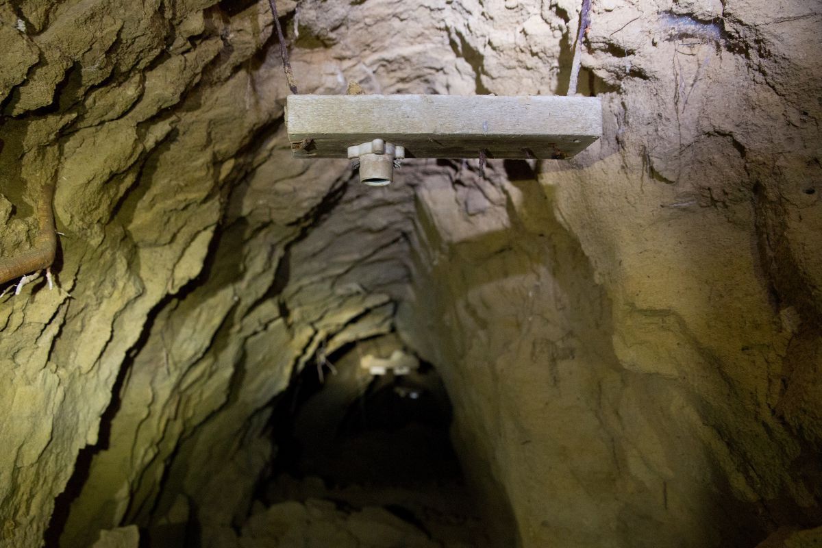 Tunnels light fixtures